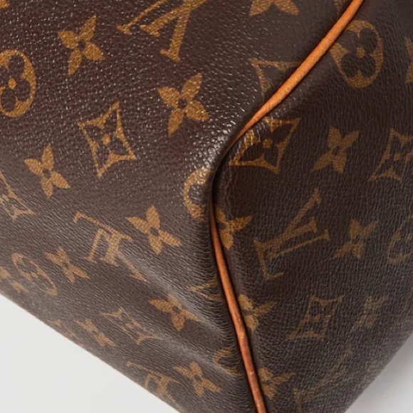 LOUIS VUITTON
Monogram Canvas Speedy 30 Bag - Picture 10 of 15